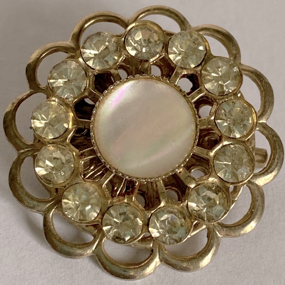 Vintage Mother of Pearl MOP Abalone Rhinestone Silver Tone Women’s Brooch Pin